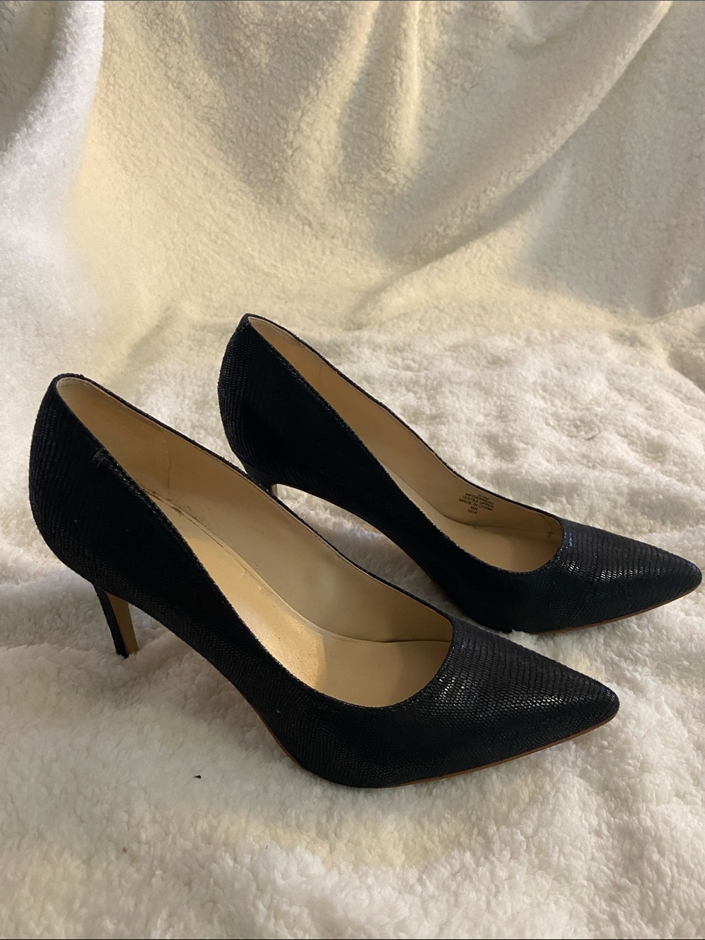 Marc Fisher Black Textured Pointed-Toe Mid Heel Pumps